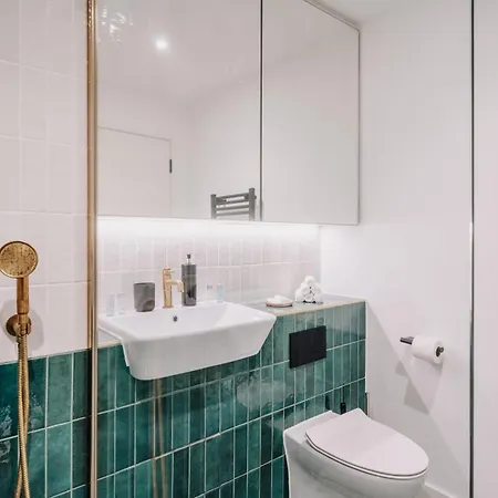 Canal View, Grade Ii Industrial Style, Fast Wifi, Family, Contractors
