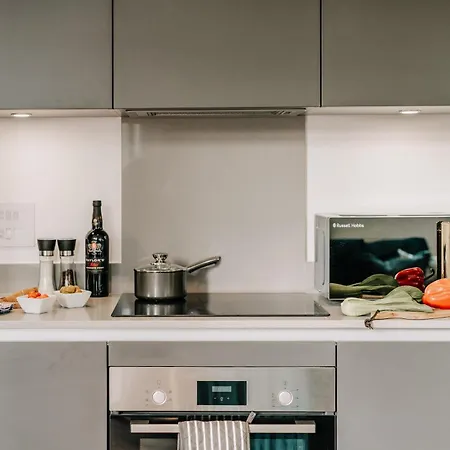 Canal View, Grade Ii Industrial Style, Fast Wifi, Family, Contractors Apartament
