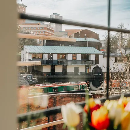 Canal View, Grade Ii Industrial Style, Fast Wifi, Family, Contractors Birmingham