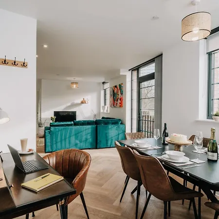 Apartament Canal View, Grade Ii Industrial Style, Fast Wifi, Family, Contractors *